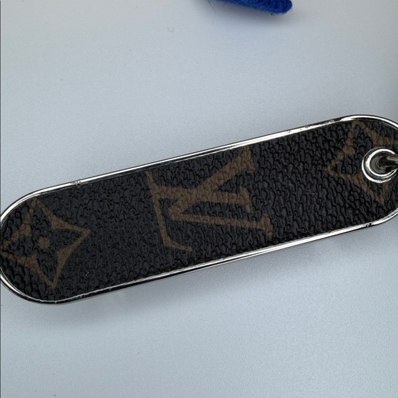 Louis Vuitton NWOT keychain with Louis Vuitton box - Picture 3 of 4